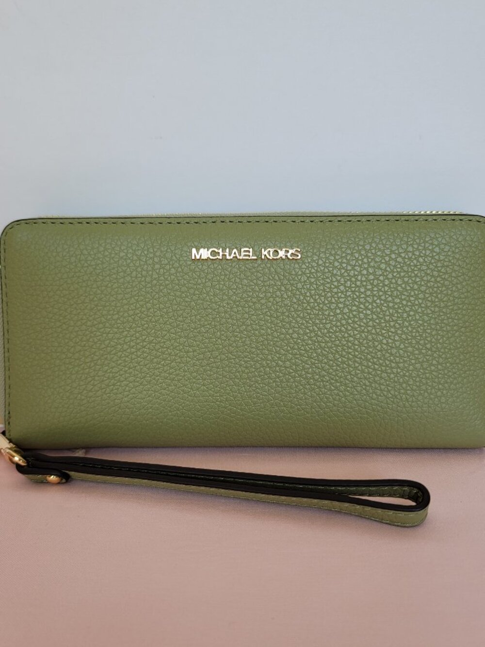 MICHAEL KORS Jet Set Travel Continental Pebbled Leather Wallet- Light Sage⭐